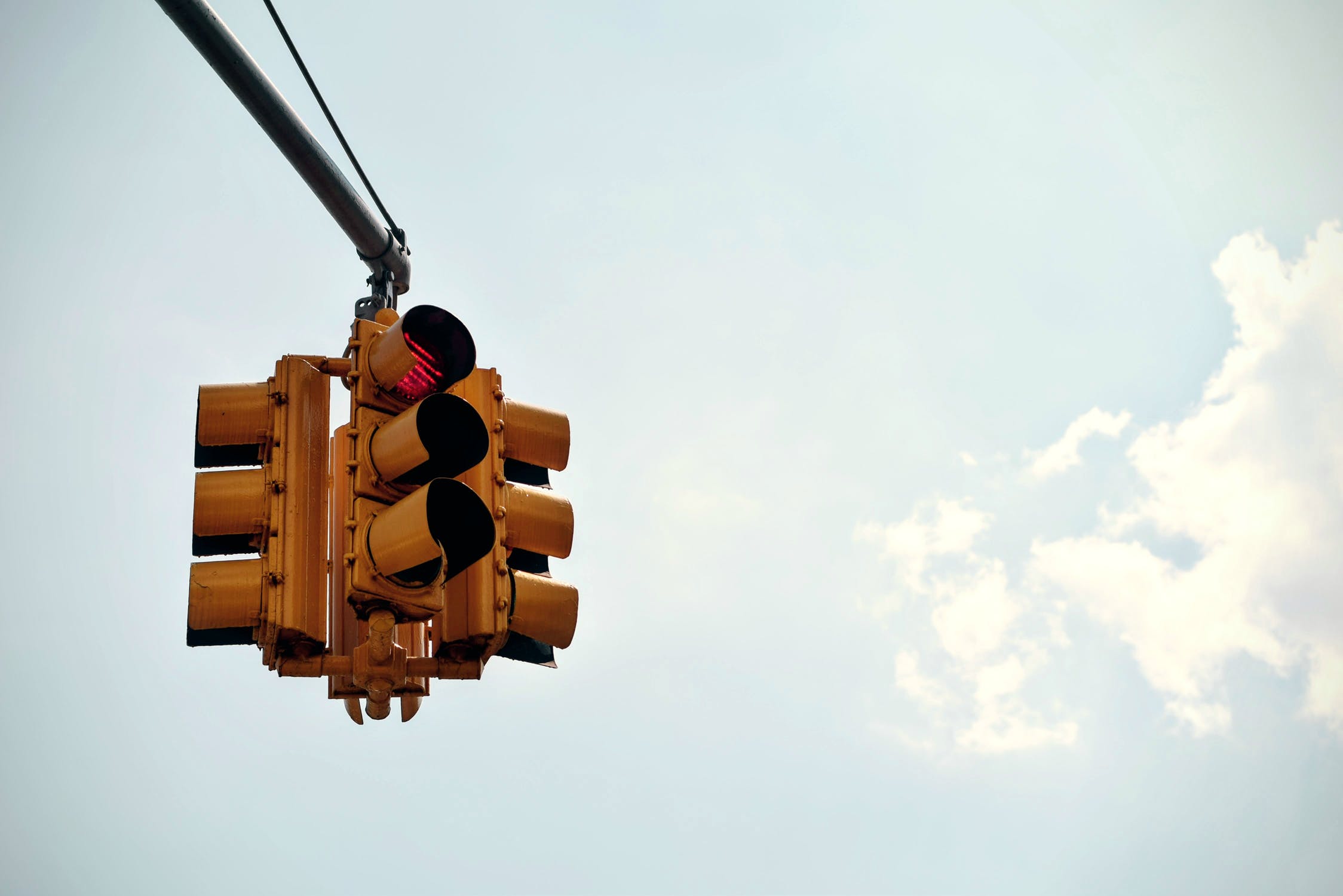 Nieuw bij de entree van OFJ: een mooie gele verkeerszuil